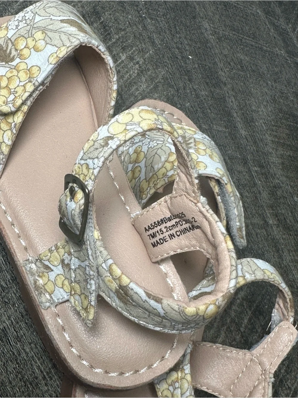 Girls Floral Ankle Strap Sandals Size 7M Yellow Cream Summer Dress Shoes